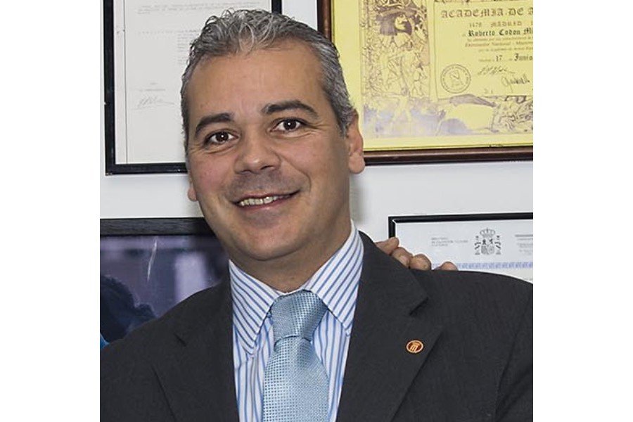 Daniel Bravo renueva como presidente de la Federación de Esgrima