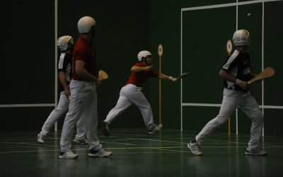 Gran ambiente en el Nacional de clubes de Pelota donde vascos y navarros demuestran su poderío