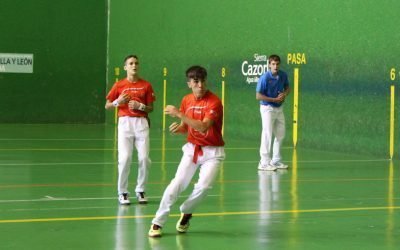 Pelotaris de toda España inundan las calles de Íscar durante el campeonato de Federaciones de Pelota