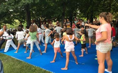 Cientos de familias disfrutan en la III Feria del Deporte celebrada en el Paseo de Las Moreras