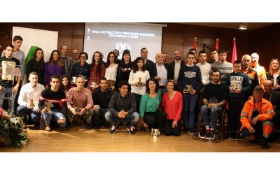 El Triatlón de Castilla y León reconoce la trayectoria de Kevin Viñuela en su Gala anual