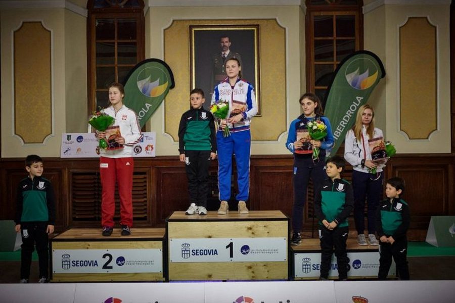 La rusa Alina Mikhailova gana la Copa del Mundo junior de sable, en Segovia, por segundo año consecutivo