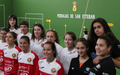 Las mujeres se abren paso con fuerza en la Pelota Mano