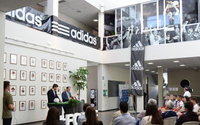 La FCyLF presenta el balón oficial para el fútbol y fútbol sala y las nuevas camisetas de las Selecciones Autonómicas