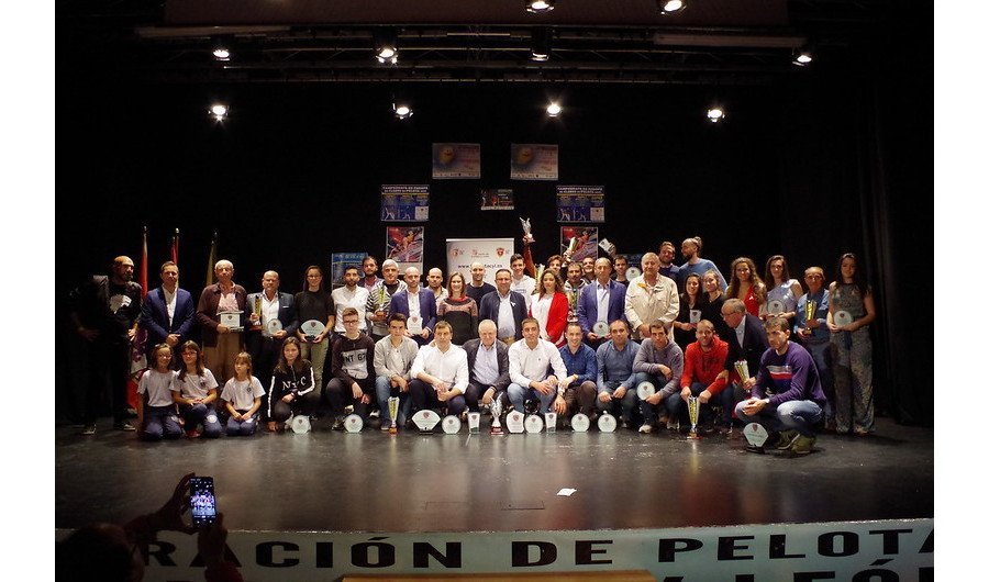 La pelota de Castilla y León rinde homenaje a los mejores de la temporada en su Gala anual