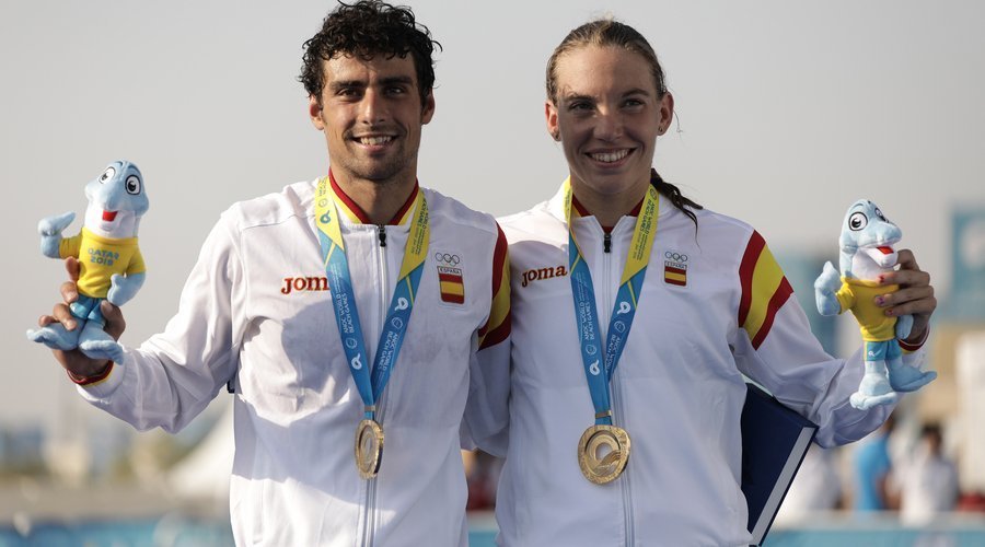 Doblete de oro para Xisca Tous y Kevin Tarek Viñuela en el Mundial Playa de Doha