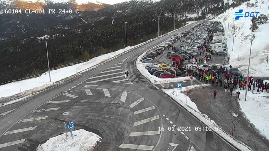 Los montañeros segovianos denuncian desigualdad en la gestión de los aparcamientos de Navacerrada y Cotos