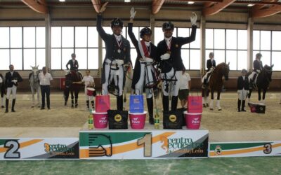 La segoviana Carla de la Fuente, Campeona de Castilla y León de Doma Clásica