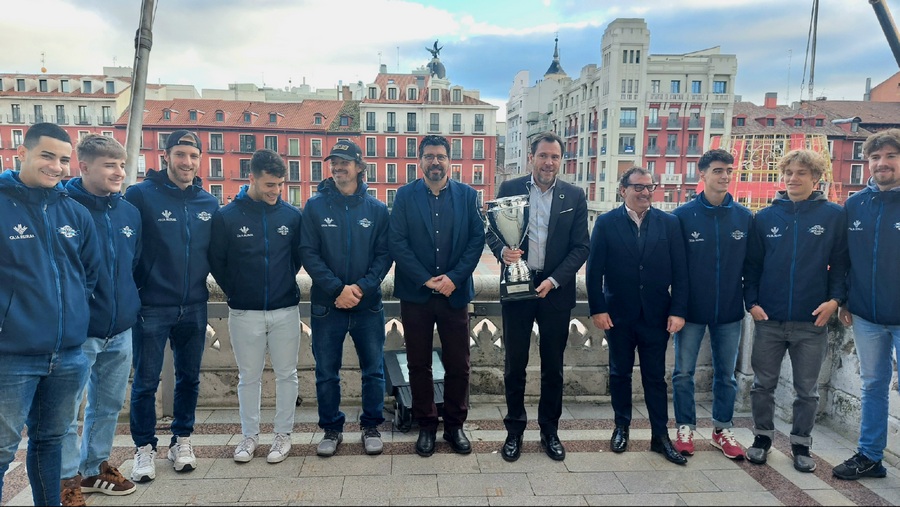 El Ayuntamiento de Valladolid recibe al campeón de la Copa de Rey de Hockey Línea