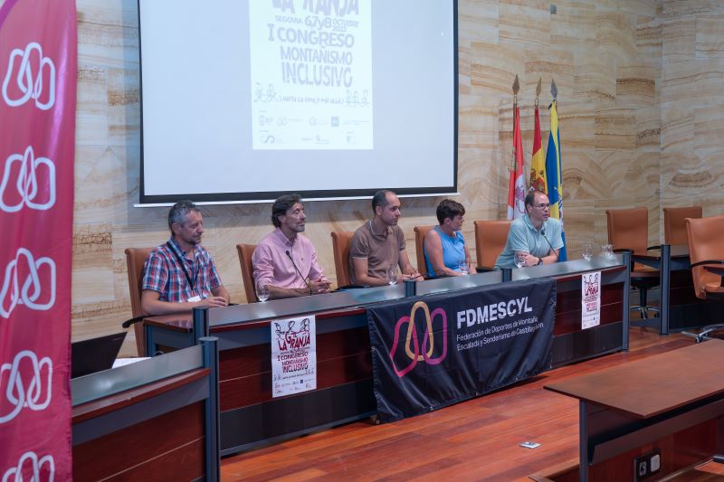 La Granja clausura con éxito el I Congreso de Montañismo Inclusivo