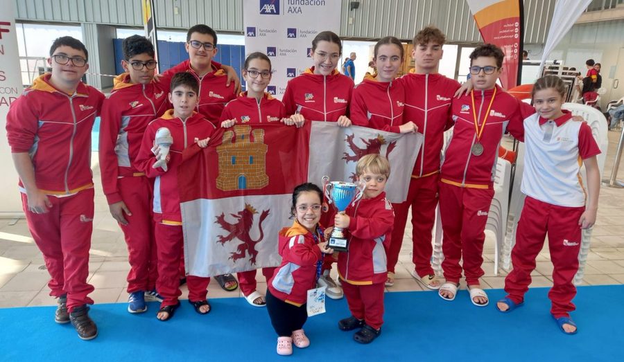 Once jóvenes nadadores representarán a Castilla y León en el Campeonato de España AXA