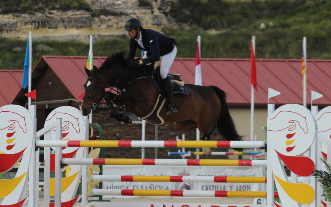 Doblete del jinete vallisoletano Carlos Zárate en un difícil Gran Premio