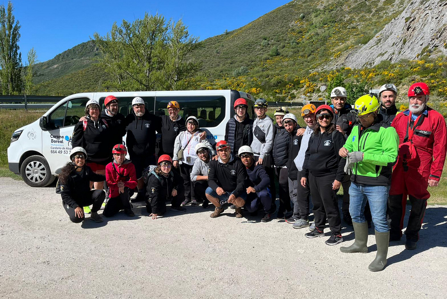 Visita de los ChamisOso a la cueva de Guadín