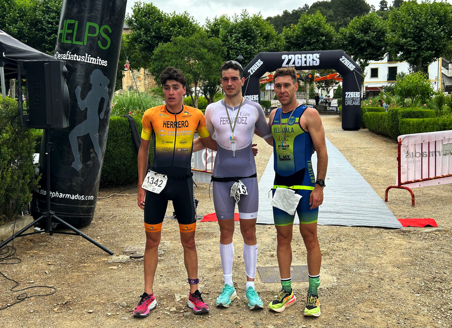 Podio con Luis Fernández, asturiano del Triatlón Santander 