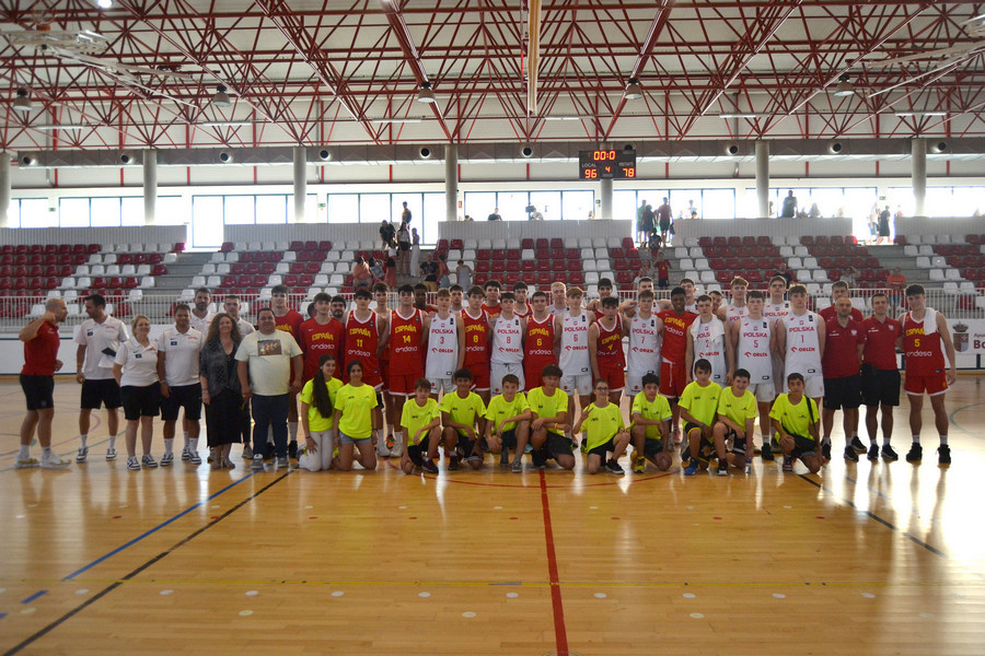 Selecciones U-18 de Baloncesto Polonia y España