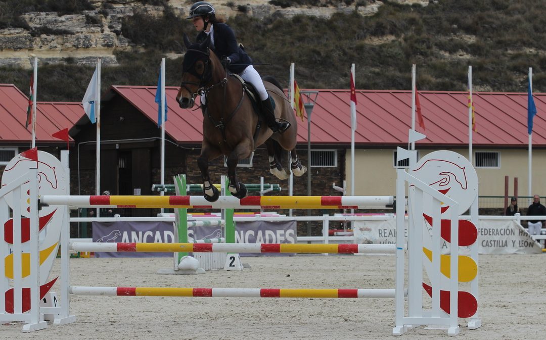 Ane Aizpuru con ‘Expert Longaine’ se impone en el Gran Premio del CSN** del Centro Ecuestre de Castilla y León