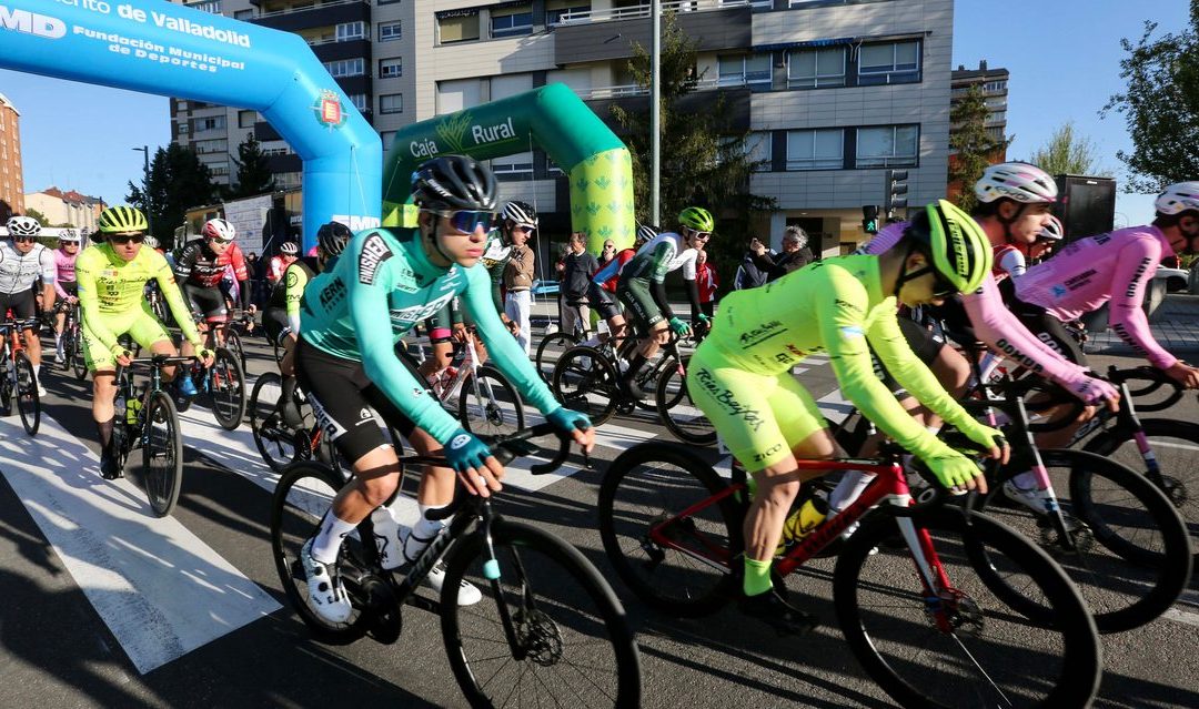 Albert Roca gana la XIV Clásica Valladolid en un sprint con 19 ciclistas