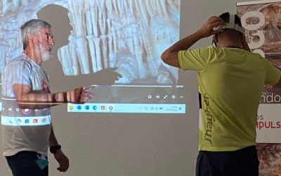 La Federación de Espeleología de Castilla y León acerca el mundo subterráneo al Centro Penitenciario La Moraleja (Dueñas) mediante tecnología 3D